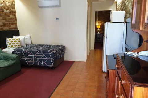Leagues Motel - Holiday Sunshine Coast 4