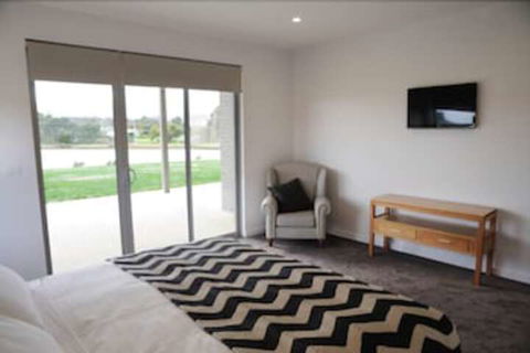 Relbia Lodge - Holiday Sunshine Coast 5