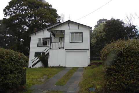 Maydena Chalet - Sunshine Coast Tourism 1