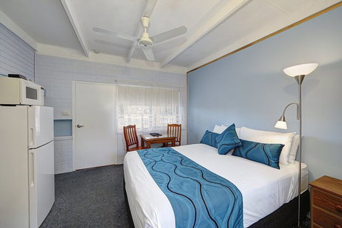 Moore Park Beach Motel - Holiday Sunshine Coast 7