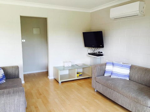 Emerald Apartment - Sunshine Coast Tourism 0