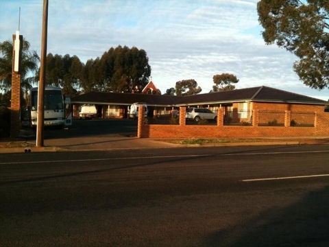 Cobar Town And Country Motor Inn - Sunshine Coast Tourism 0