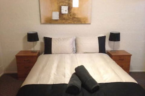 Copper Gate Motel - Sunshine Coast Tourism 0