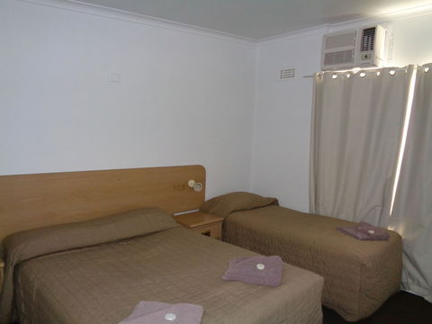 Parkway Motel - Holiday Sunshine Coast 1