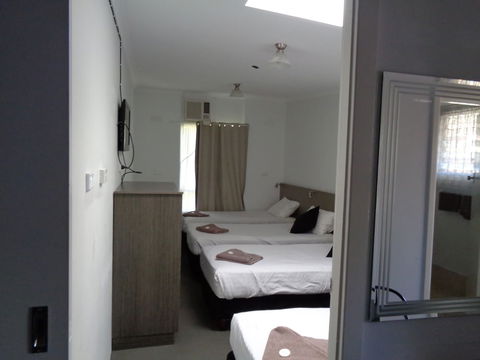 Parkway Motel - Holiday Sunshine Coast 5