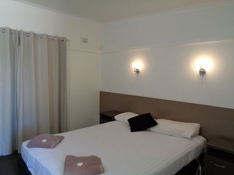 Parkway Motel - Holiday Sunshine Coast 3