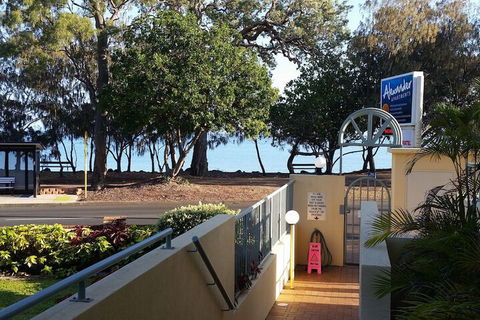 Alexander Beachfront Apartments - Holiday Sunshine Coast 3