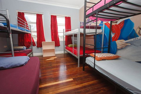 Manly Harbour Backpackers - Holiday Sunshine Coast 4