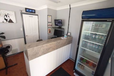 Aspley Sunset Motel - Holiday Sunshine Coast 0