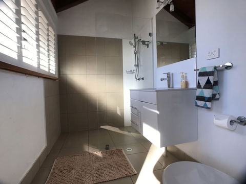 Treetops Everglades Villa - Sunshine Coast Tourism 3