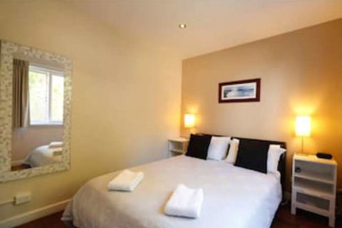 Waikiki Beach Bed & Breakfast - Sunshine Coast Tourism 7