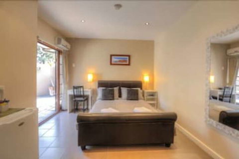 Waikiki Beach Bed & Breakfast - Sunshine Coast Tourism 5