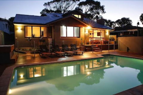 Waikiki Beach Bed & Breakfast - Sunshine Coast Tourism 2
