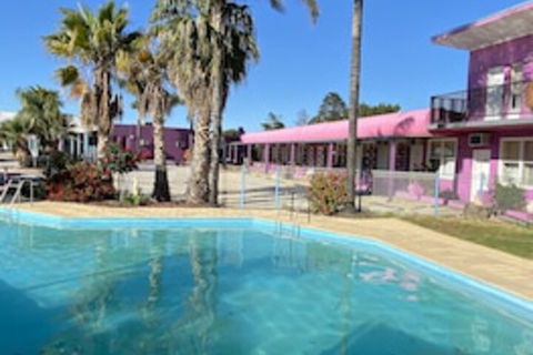 Paddle Steamer Motel - Sunshine Coast Tourism 0