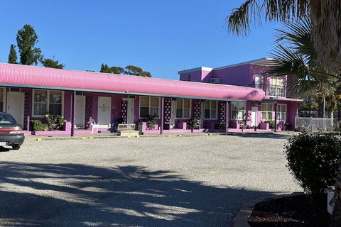 Paddle Steamer Motel - Sunshine Coast Tourism 5