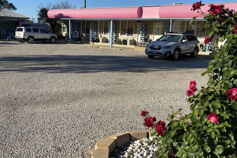 Paddle Steamer Motel - Sunshine Coast Tourism 1