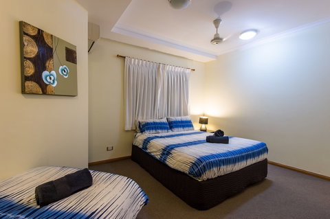 Waves - Sunshine Coast Tourism 0