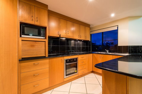 Waves - Sunshine Coast Tourism 4