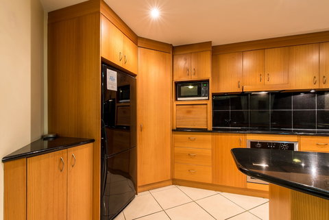 Waves - Sunshine Coast Tourism 2