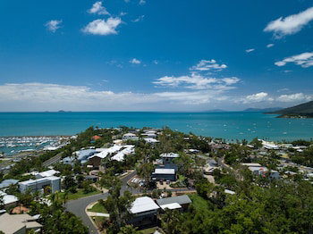 Waves - Sunshine Coast Tourism 1