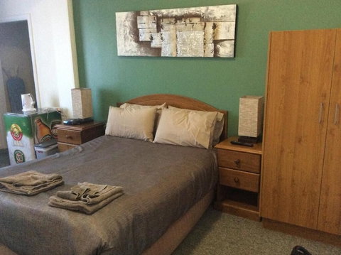 The New Whyalla Hotel - Holiday Sunshine Coast 5