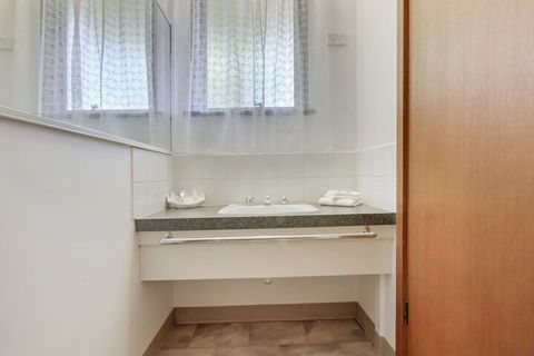 Sandpiper Holiday Apartments - Sunshine Coast Tourism 5