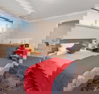 Quality Hotel Bayswater - Holiday Sunshine Coast