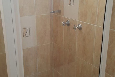 Fourth Avenue Motor Inn - Sunshine Coast Tourism 3