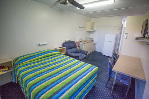Fourth Avenue Motor Inn - Sunshine Coast Tourism 7