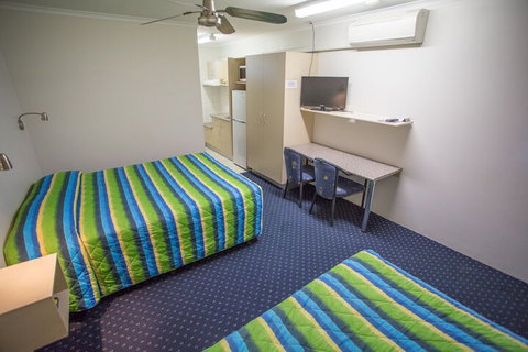 Fourth Avenue Motor Inn - Sunshine Coast Tourism 5