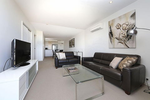 Accommodate Canberra - Aspire - Holiday Sunshine Coast 2