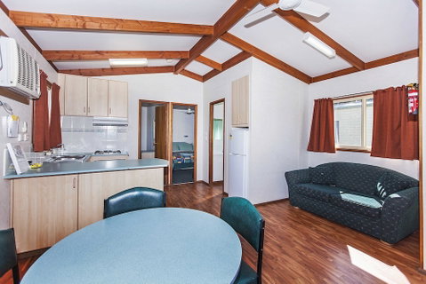 Naracoorte Holiday Park - Sunshine Coast Tourism 0