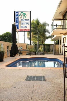 Emerald Central Palms Motel - Sunshine Coast Tourism 3