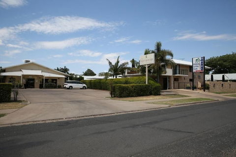 Emerald Central Palms Motel - Sunshine Coast Tourism 1