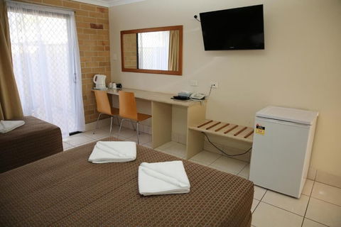 Emerald Central Palms Motel - Sunshine Coast Tourism 5