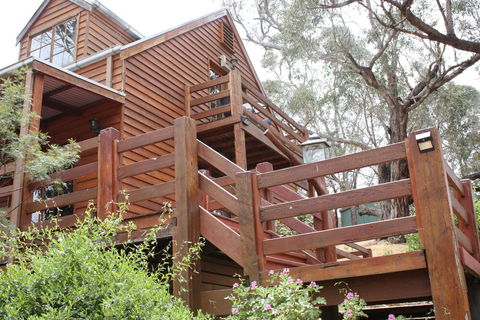Warrenmang Winery & Resort - Holiday Sunshine Coast 0