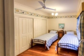 Trawool Cottages & Farmstay - Holiday Sunshine Coast 4