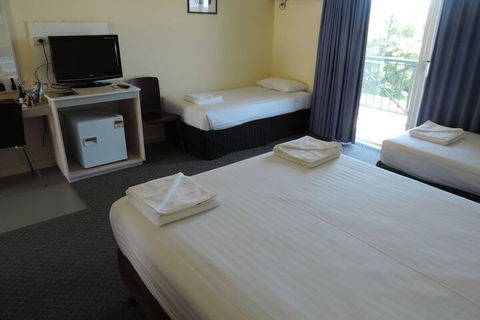 Comfort Inn The Lakes - Holiday Sunshine Coast 5