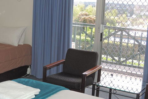 Comfort Inn The Lakes - Holiday Sunshine Coast 2