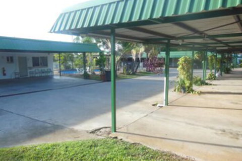 Country Road Motel - Sunshine Coast Tourism 3