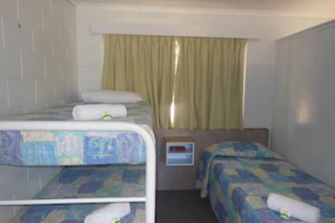 Country Road Motel - Sunshine Coast Tourism 7