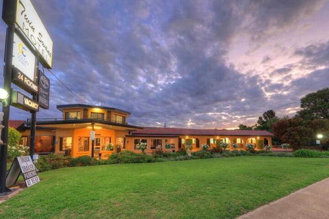 Twin Swans Motel - Holiday Sunshine Coast 4