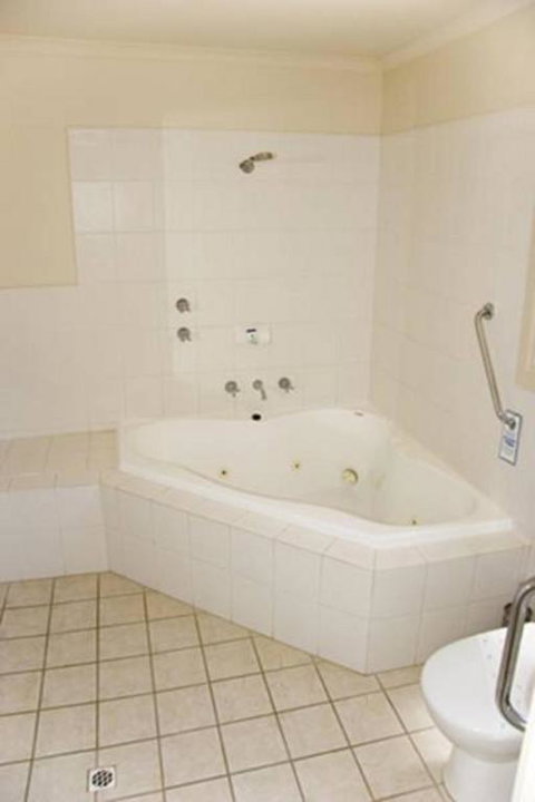 Cliff House Beachfront Villas - Holiday Sunshine Coast 4