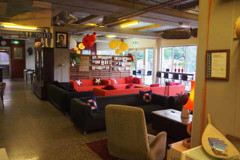 Sow And Piglets Guesthouse - Sunshine Coast Tourism 6