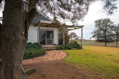 Colenso Country Retreat - Sunshine Coast Tourism 0