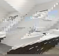 Anchors Beach House - Holiday Sunshine Coast