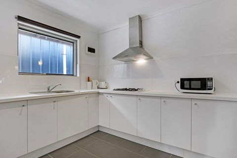 Adelaide Holiday Homes - Holiday Sunshine Coast 5