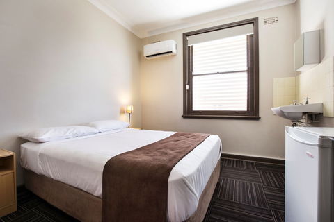 Toongabbie Hotel - Sunshine Coast Tourism 2