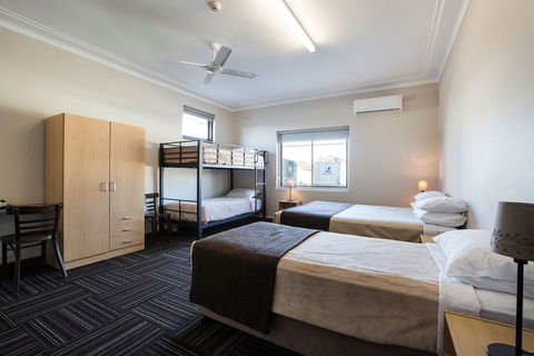 Toongabbie Hotel - Sunshine Coast Tourism 3