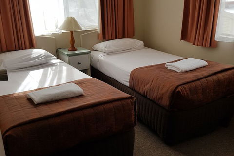 Earls Court Motor Inn - Holiday Sunshine Coast 7